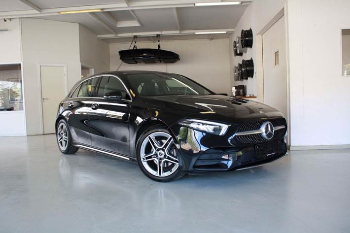 Grøn Mercedes A200 fra 2019 set udefra