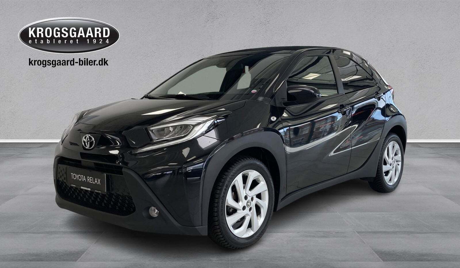 Sort Toyota Aygo X fra 2022 set udefra