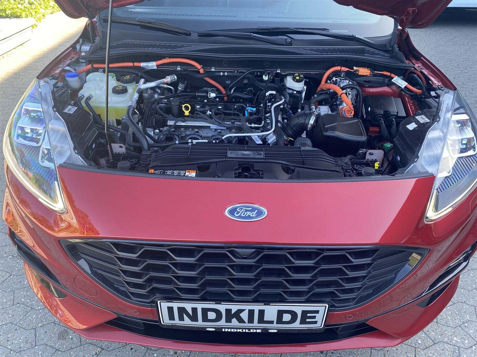 Rød Ford Kuga fra 2022