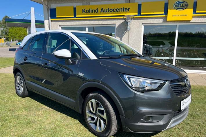 Grå Opel Crossland X fra 2017 set udefra