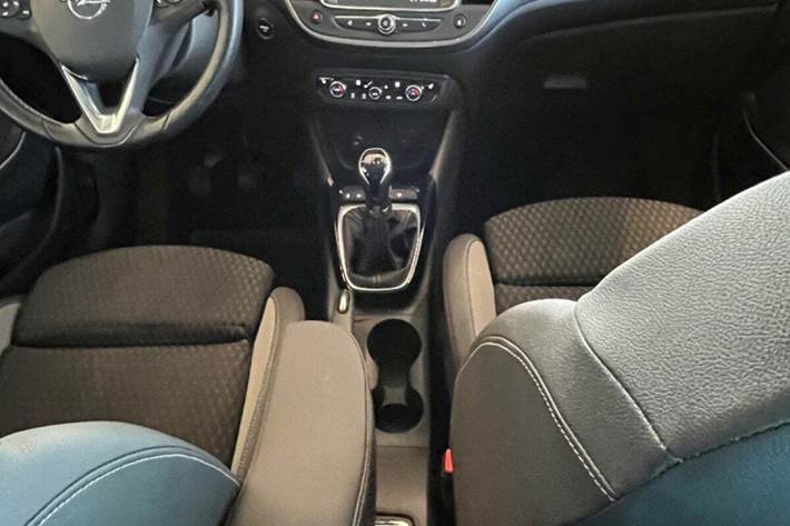 Grå Opel Crossland X fra 2017