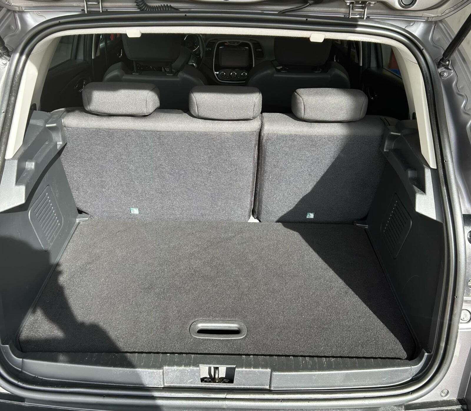 Grå Renault Captur fra 2015