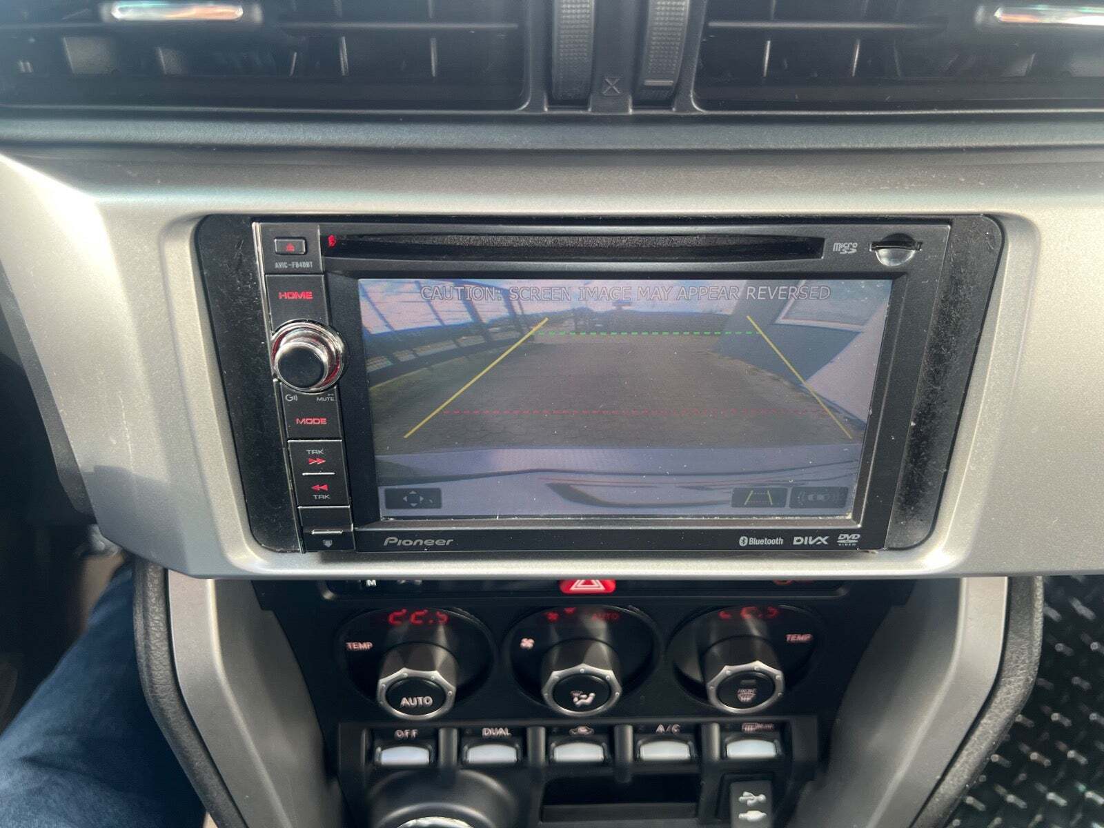 Sølv Subaru BRZ fra 2014 set indefra