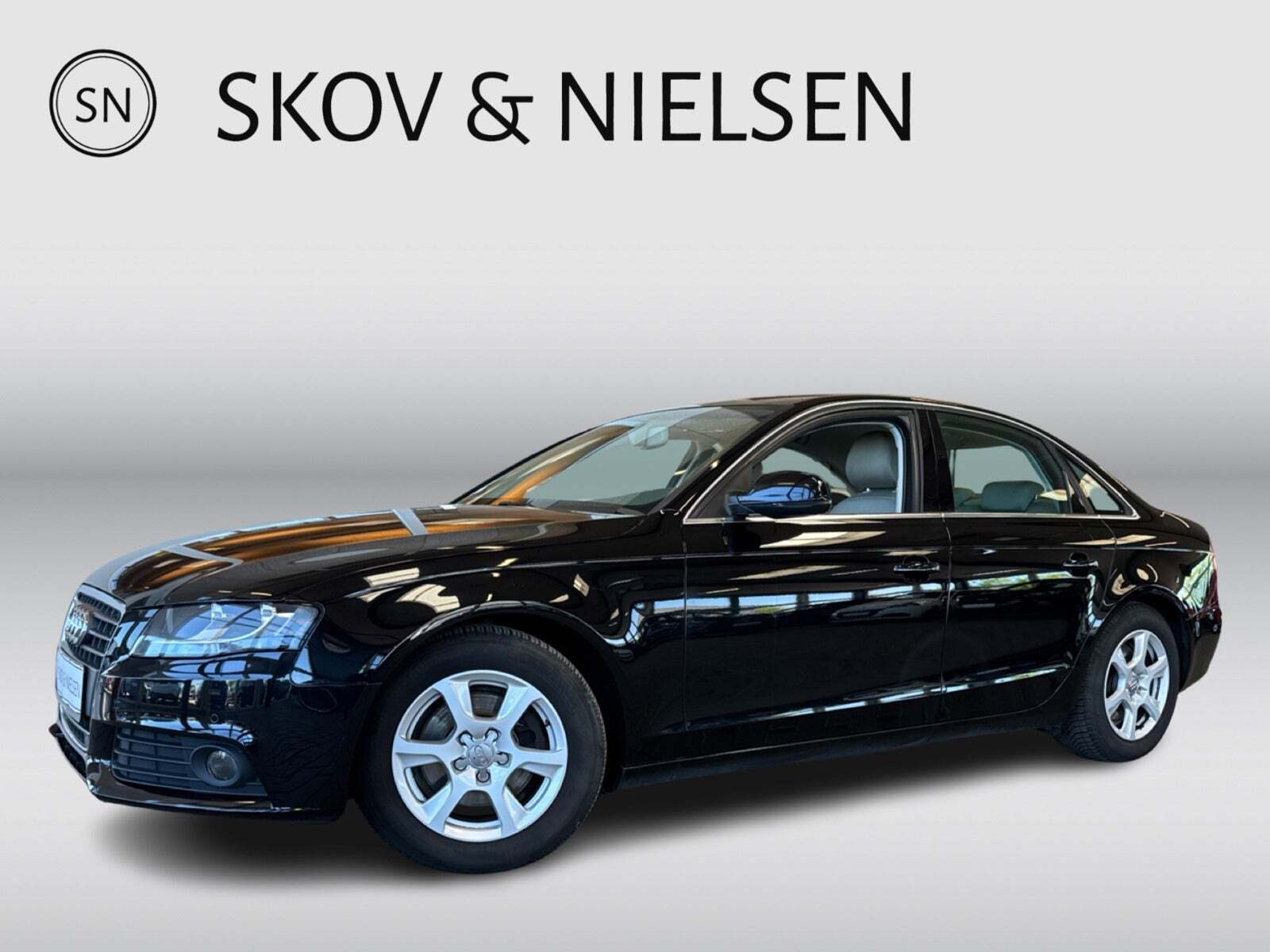 Sort Audi A4 fra 2010 set udefra