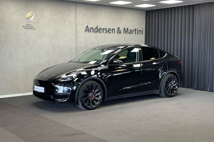 Sort Tesla Model Y fra 2022