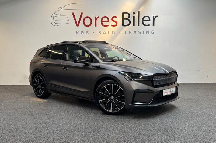 Grå Skoda Enyaq fra 2022 set udefra