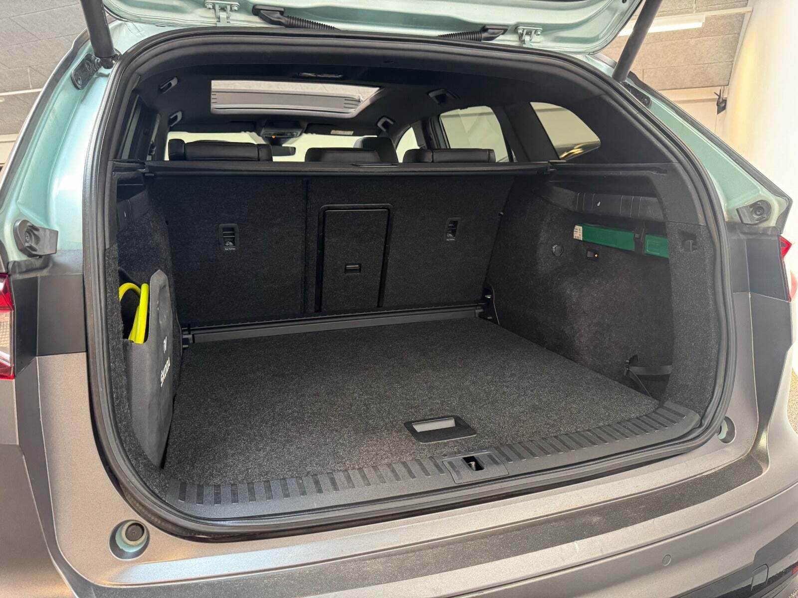 Grå Skoda Enyaq fra 2022