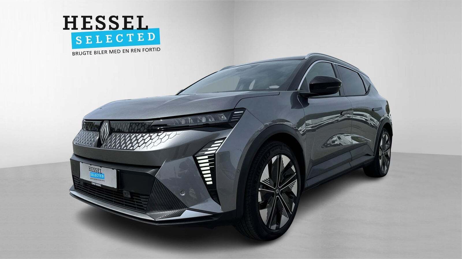 Grå Renault Scenic E-Tech fra 2025 set udefra