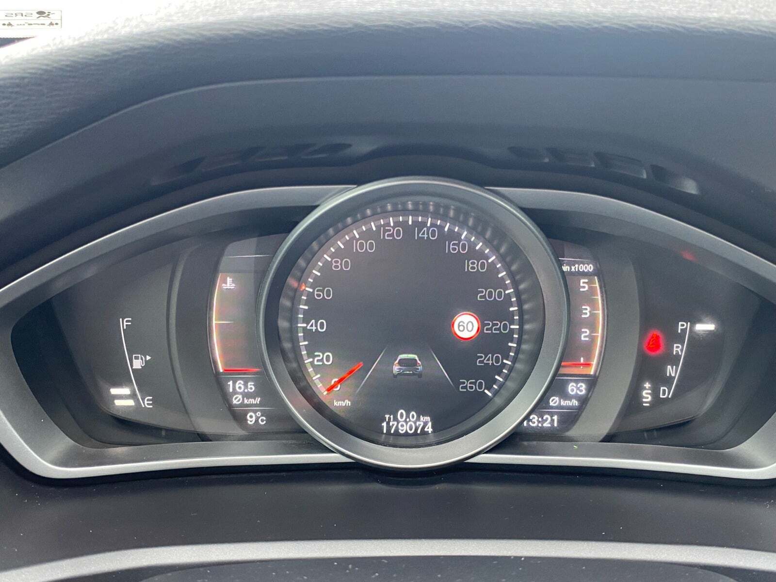 Grå Volvo V40 CC fra 2016