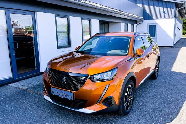 Bronze Peugeot 2008 fra 2021 set udefra