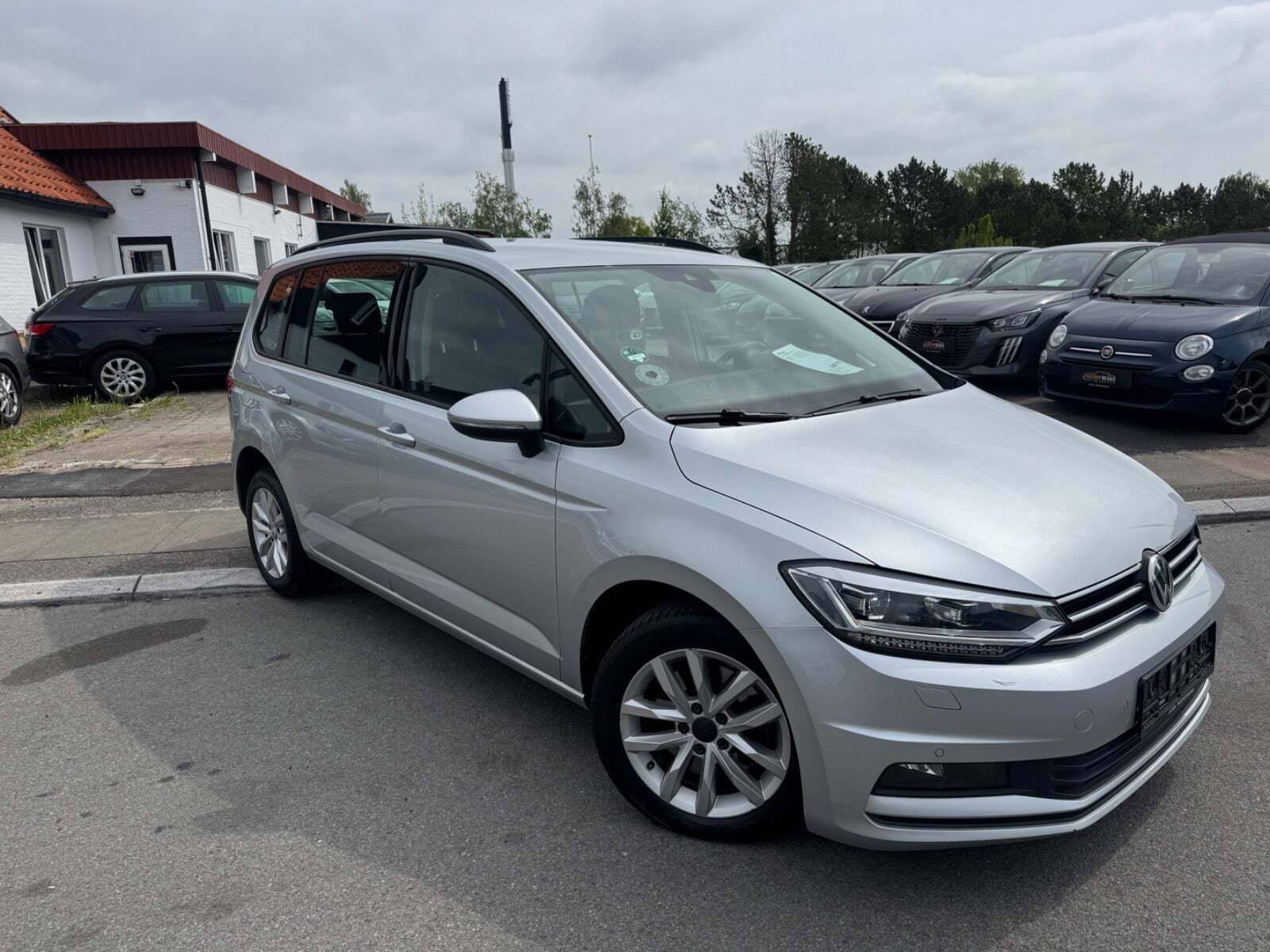 undefined VW Touran fra 2017 set udefra