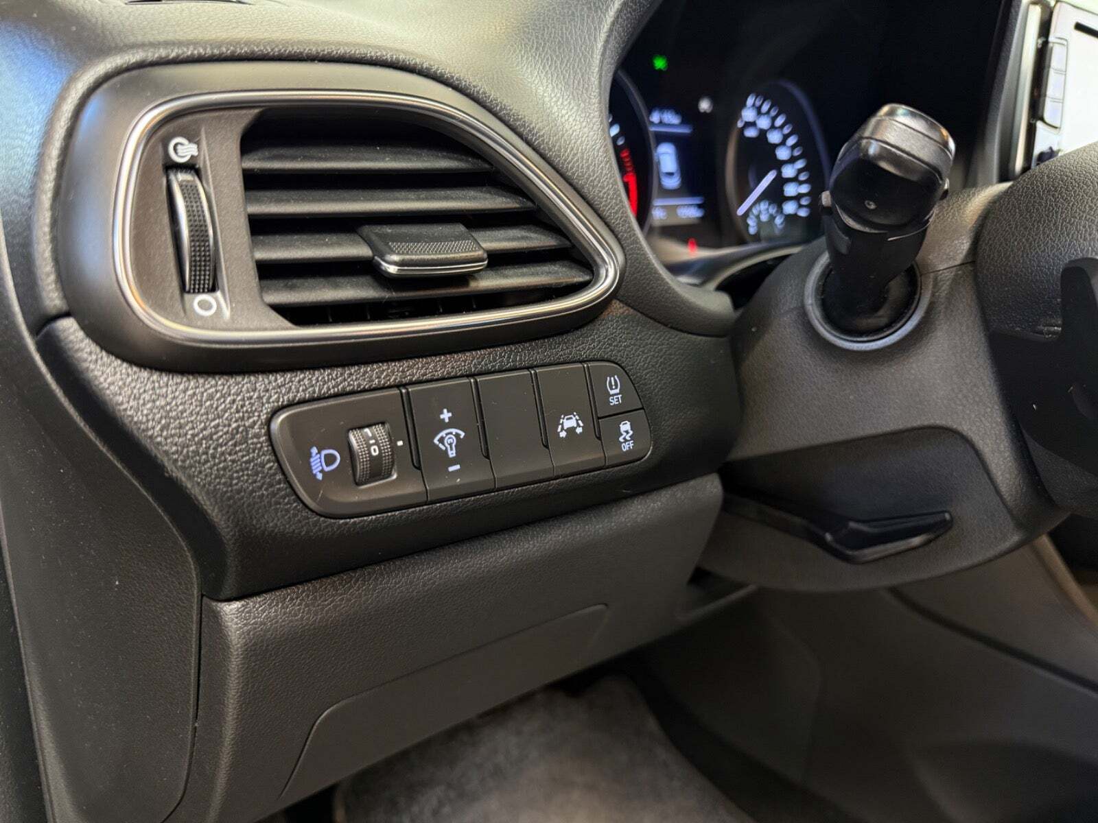 Blå Hyundai i30 fra 2019