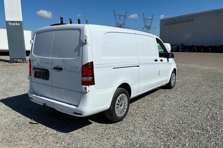 Hvid Mercedes Vito 114 fra 2024