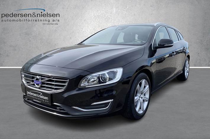 Sort Volvo V60 fra 2017 set udefra
