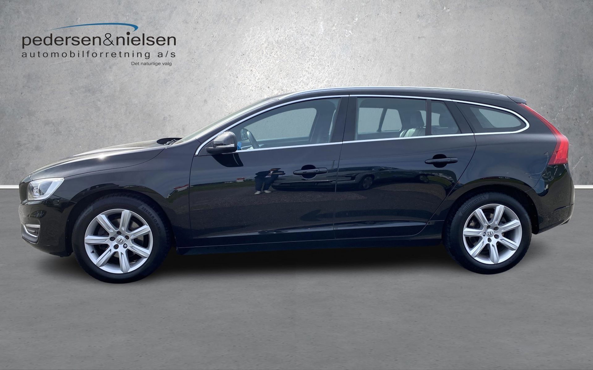 Sort Volvo V60 fra 2017