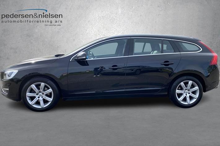 Sort Volvo V60 fra 2017