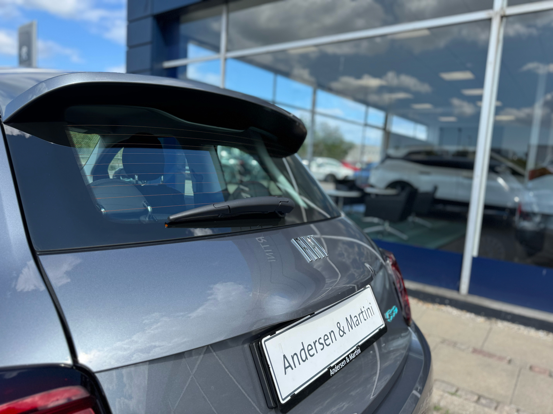 Grå Fiat 500e fra 2022