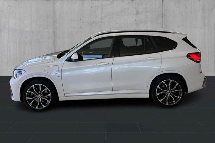 Hvid BMW X1 fra 2021