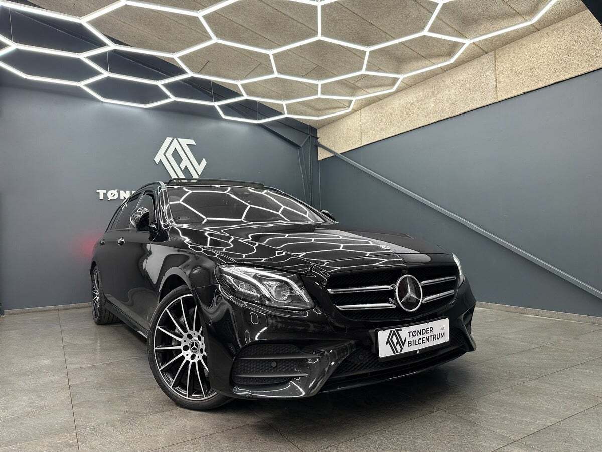 Sort Mercedes E350 d fra 2018 set udefra