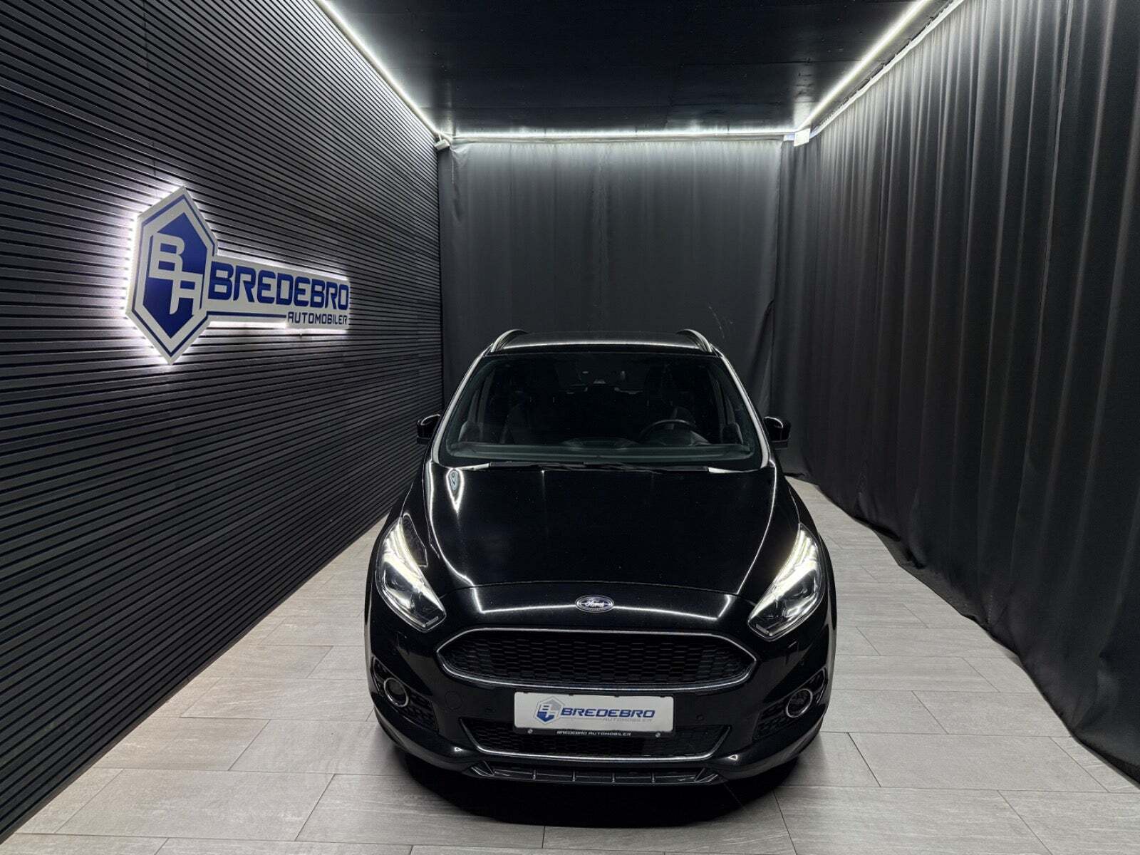 Sort Ford S-MAX fra 2018