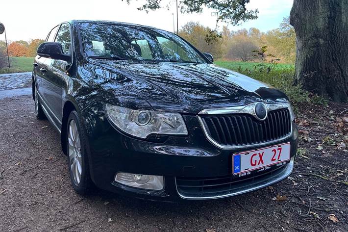 undefined Skoda Superb fra 2009 set udefra