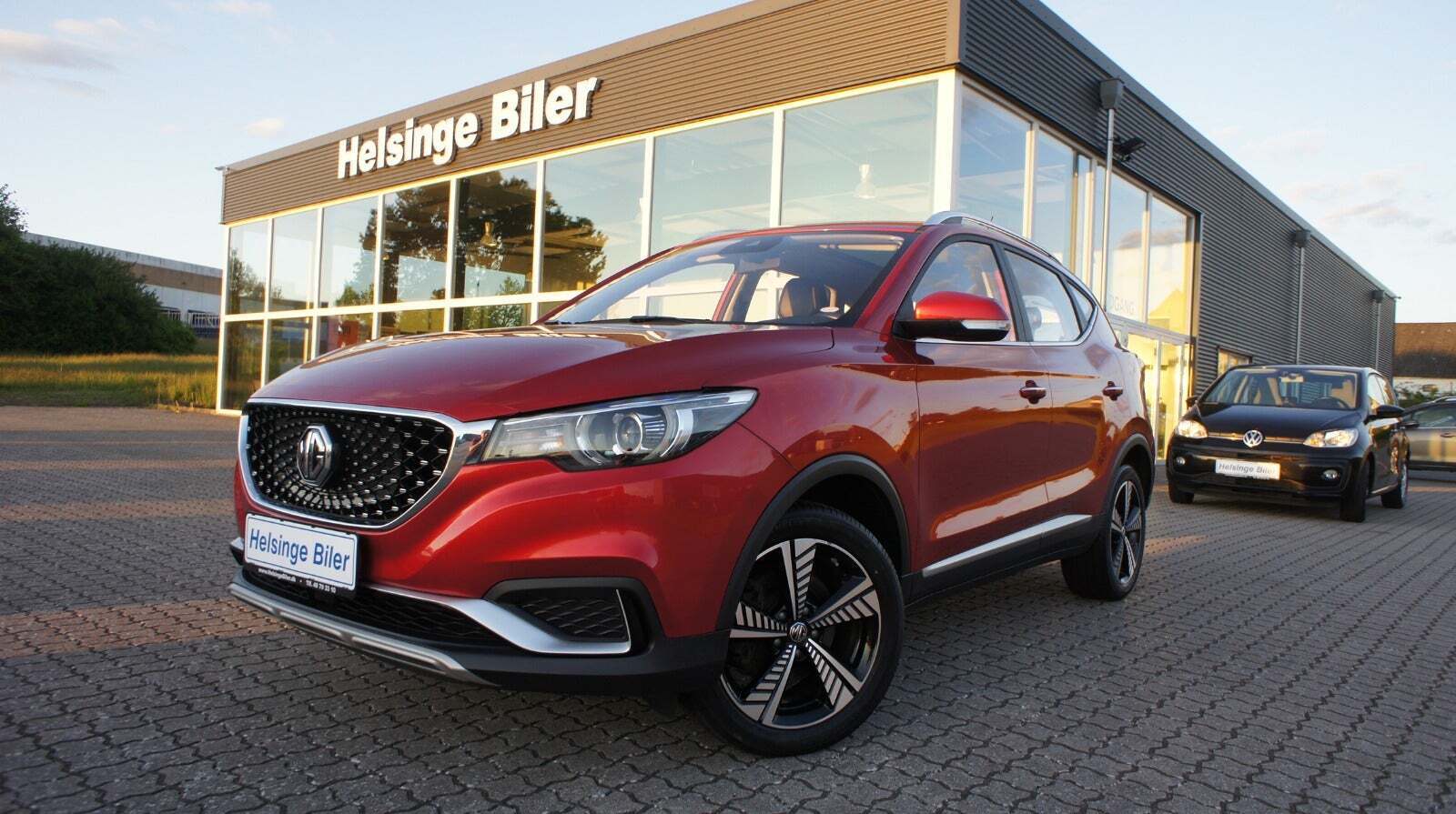 Rød MG ZS fra 2020 set udefra