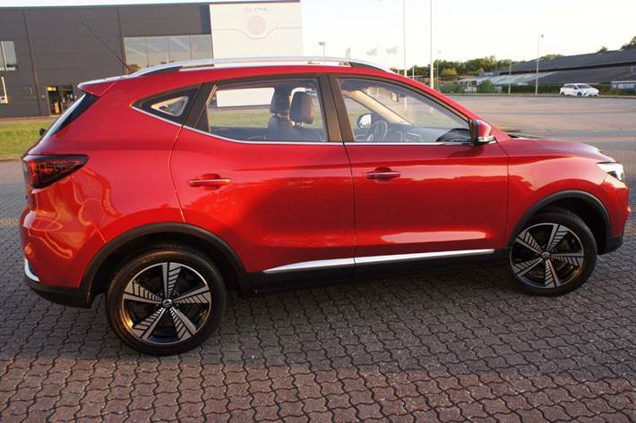 Rød MG ZS fra 2020