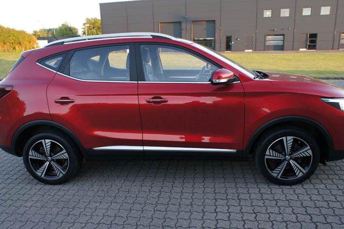 Rød MG ZS fra 2020