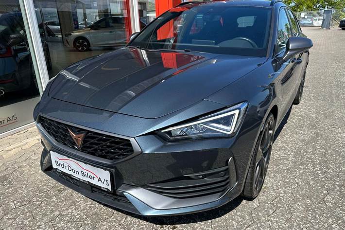 Grå Cupra Leon fra 2021 set udefra