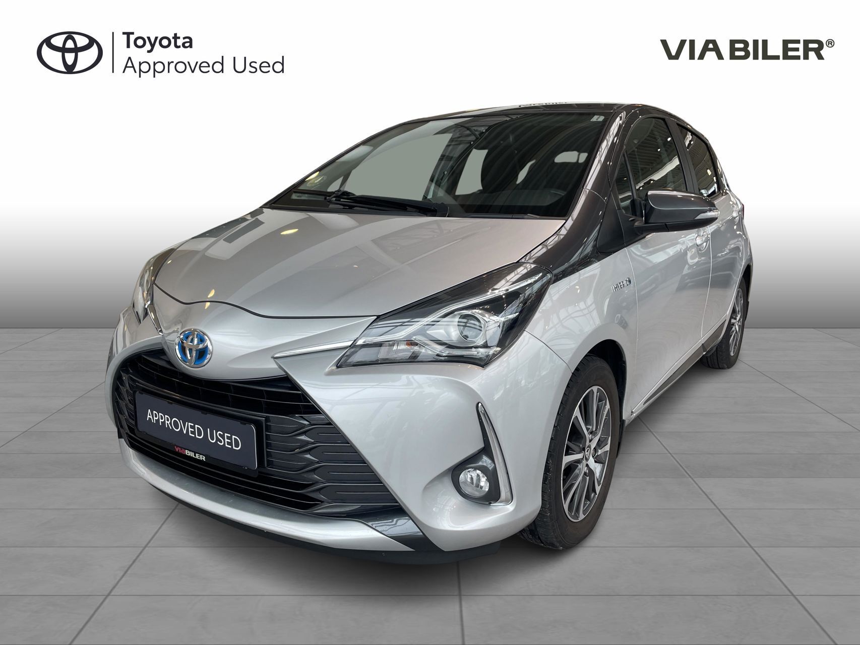 Grå Toyota Yaris fra 2019 set udefra
