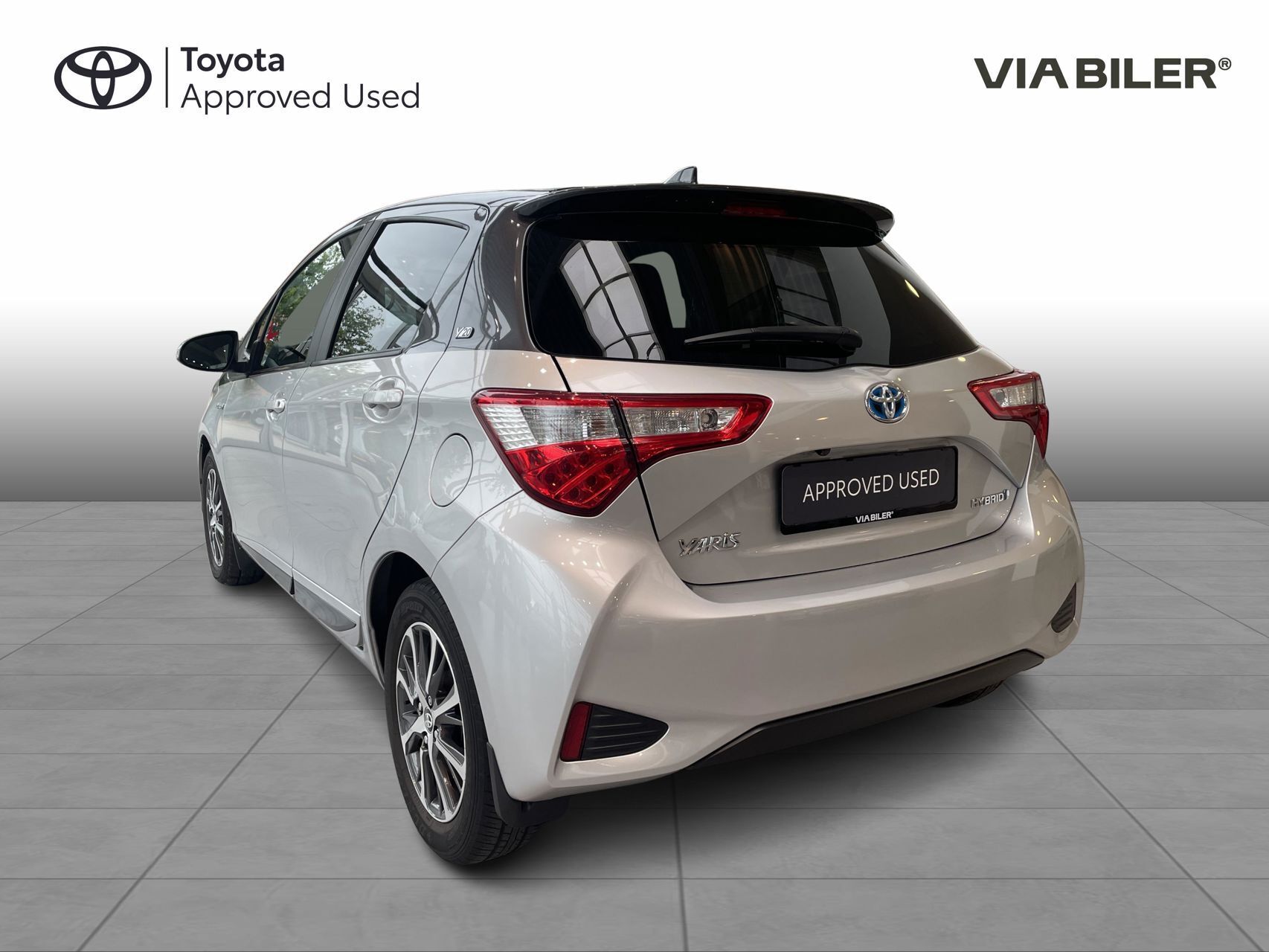 Grå Toyota Yaris fra 2019