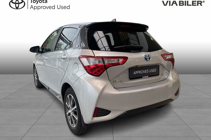 Grå Toyota Yaris fra 2019