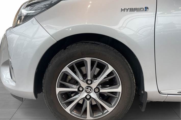 Grå Toyota Yaris fra 2019