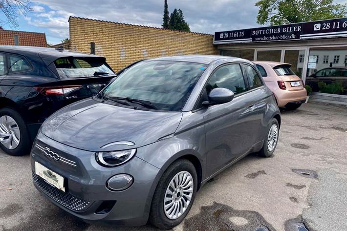 Grå Fiat 500e fra 2022