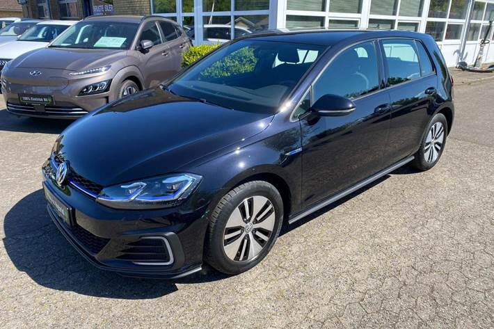 Sort VW Golf VII fra 2017 set udefra