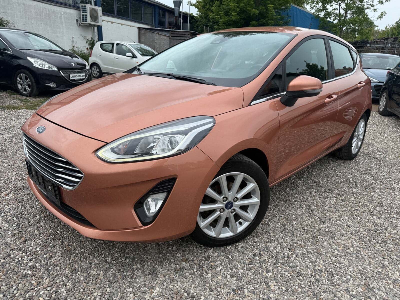 Orange Ford Fiesta fra 2017 set udefra