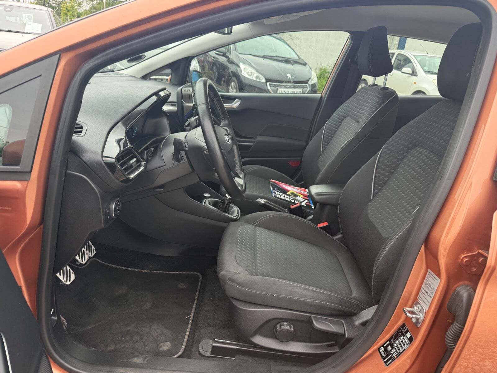 Orange Ford Fiesta fra 2017