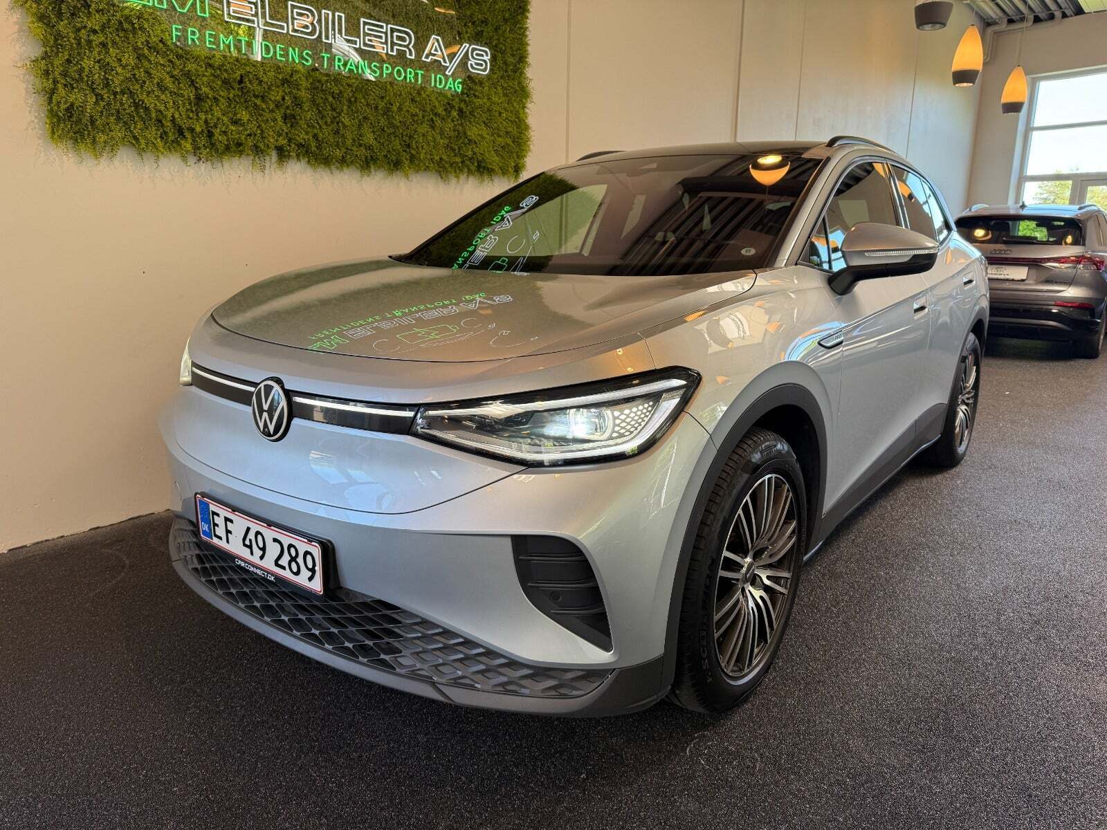 Sølv VW ID.4 fra 2021 set udefra