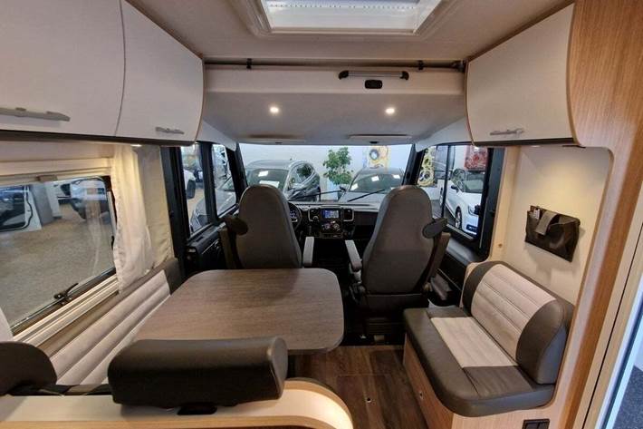 Hvid Fiat Sunlight fra 2022 set indefra