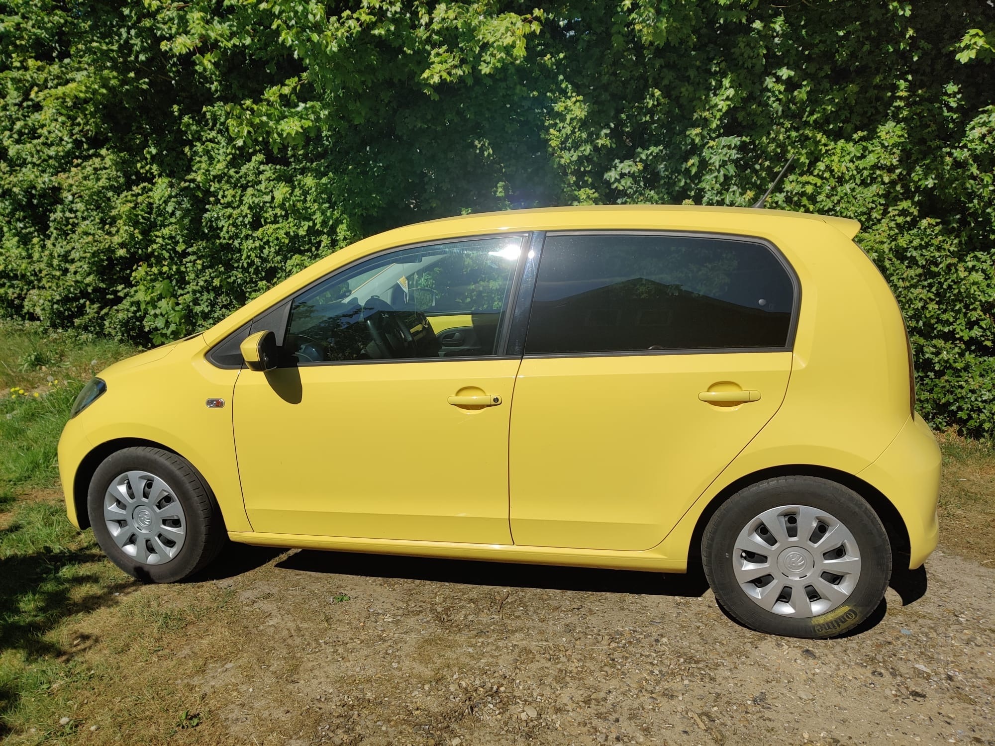 Gul Skoda Citigo fra 2017