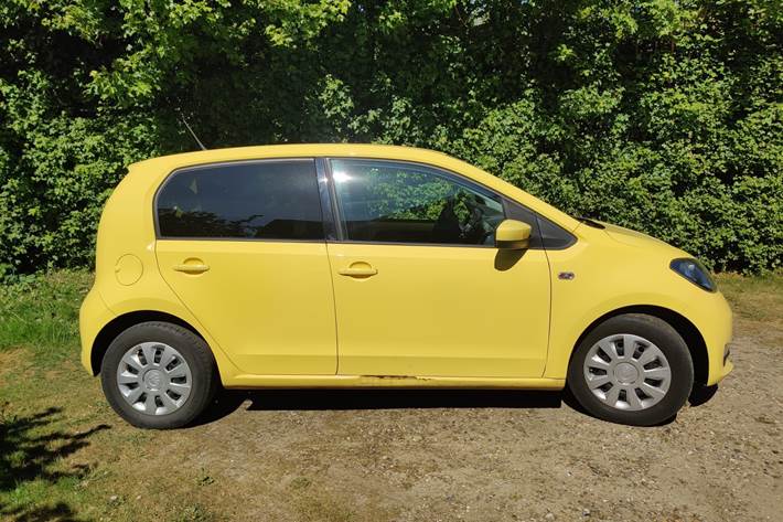 Gul Skoda Citigo fra 2017