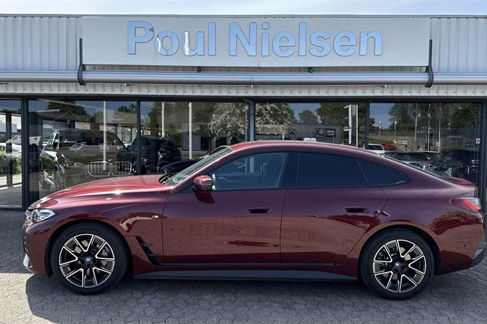 Rød BMW i4 fra 2024