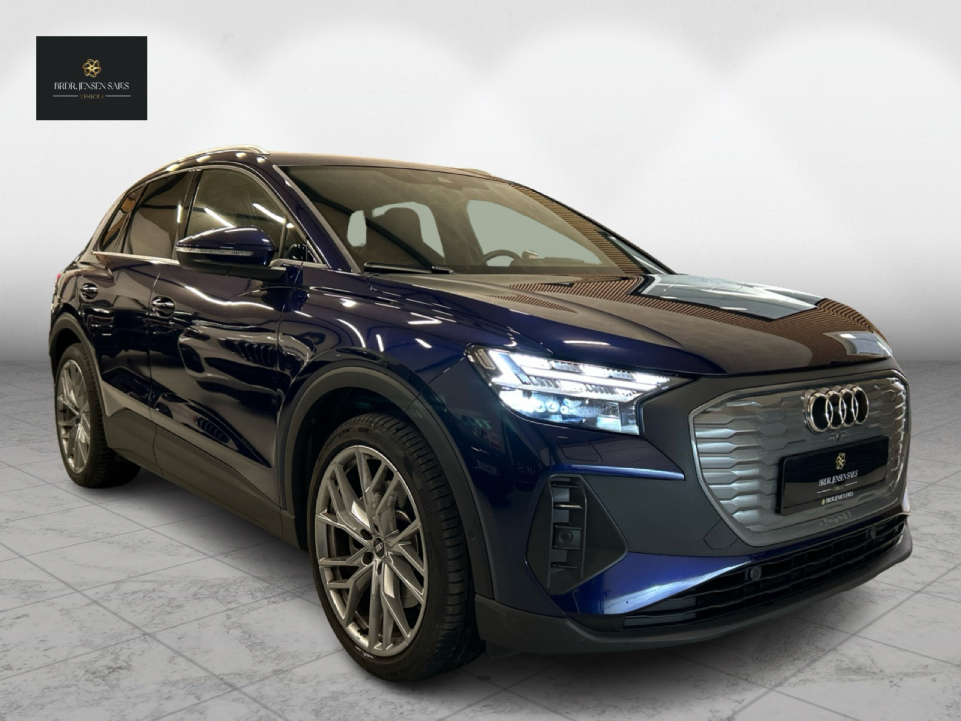 Blå Audi Q4 fra 2022 set udefra