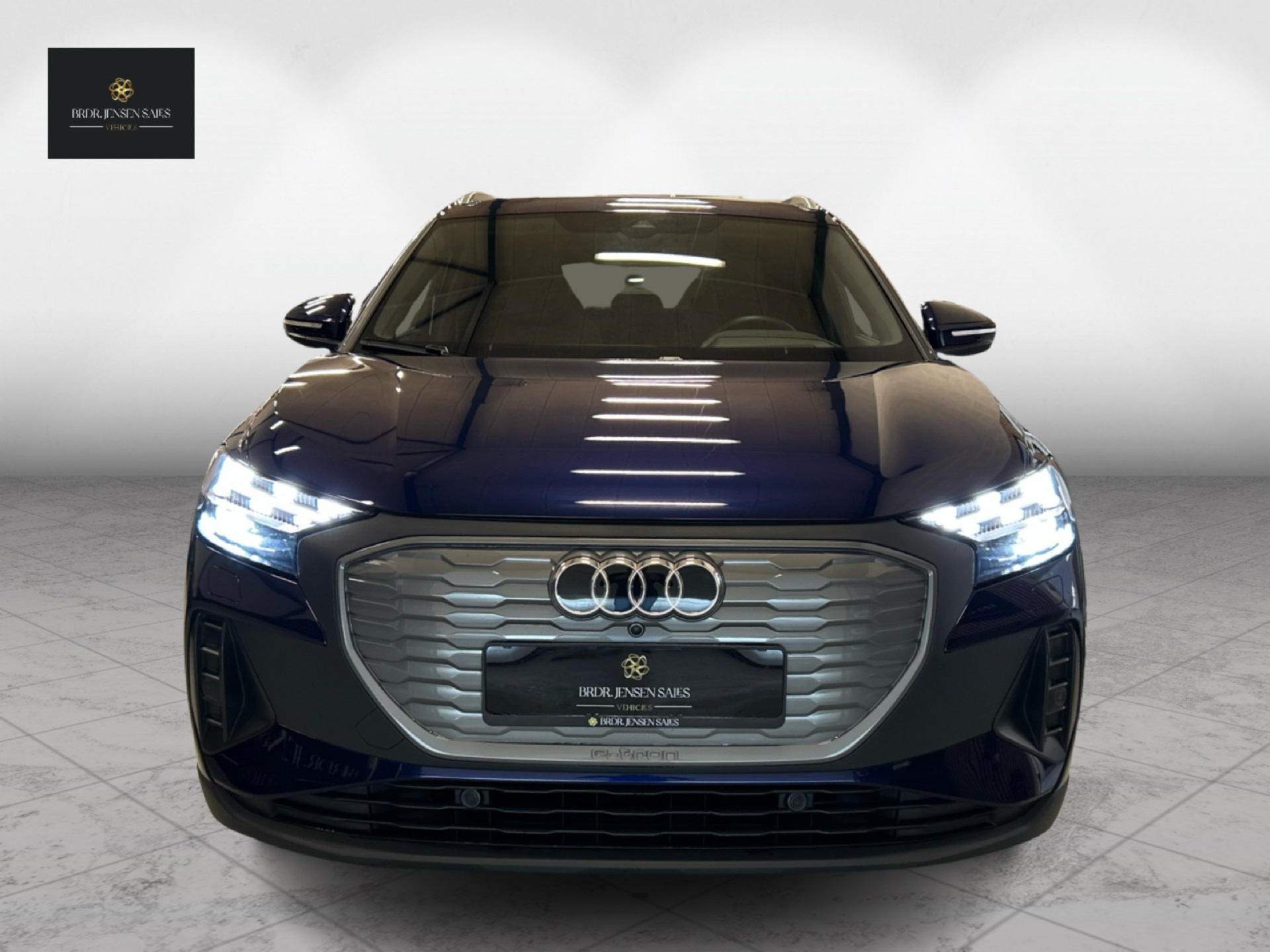 Blå Audi Q4 fra 2022