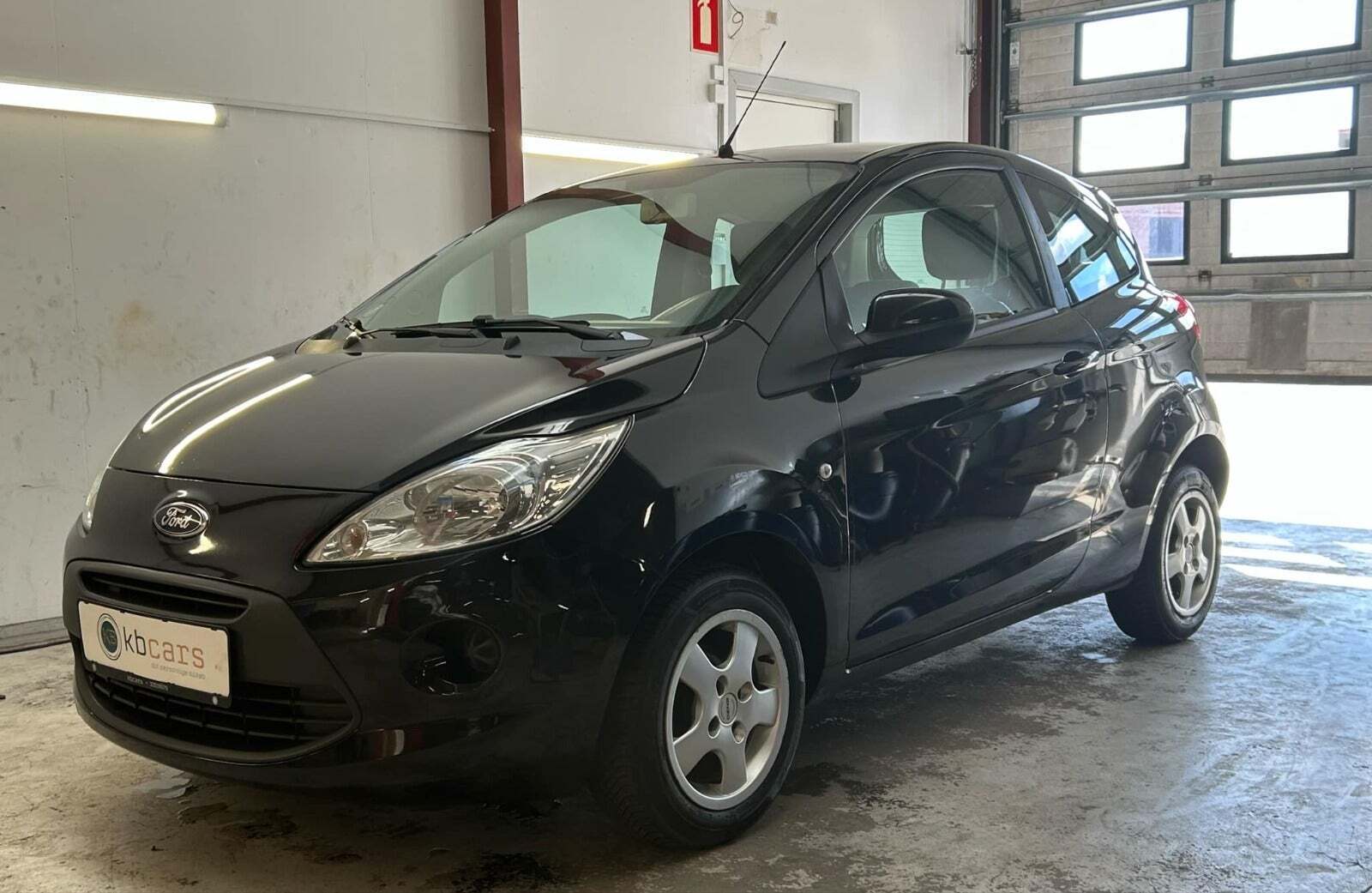 Sort Ford Ka fra 2014 set udefra