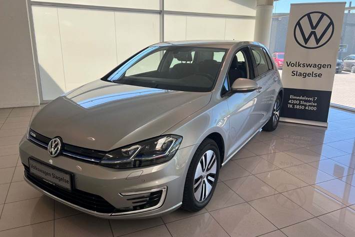 Sølv VW e-Golf VII fra 2020 set udefra