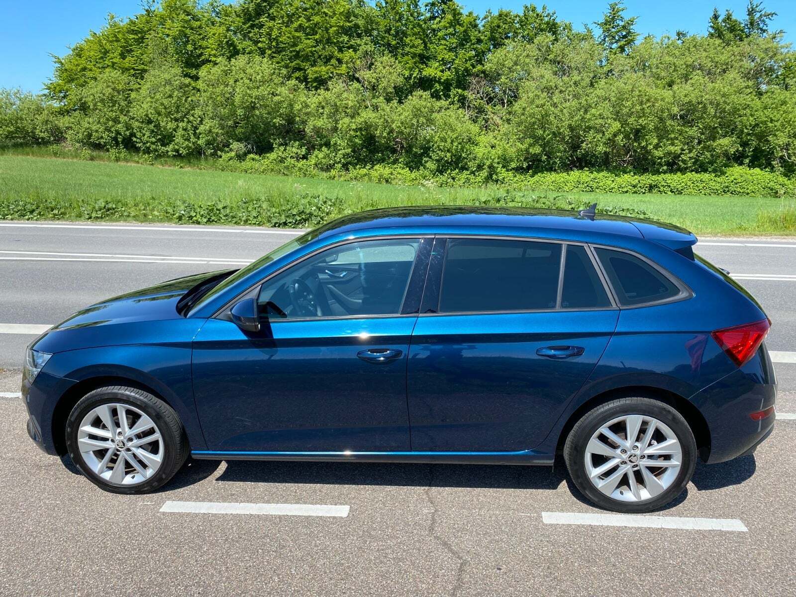 Blå Skoda Scala fra 2021