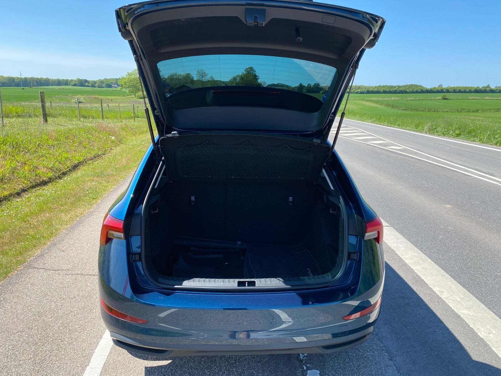 Blå Skoda Scala fra 2021 set udefra