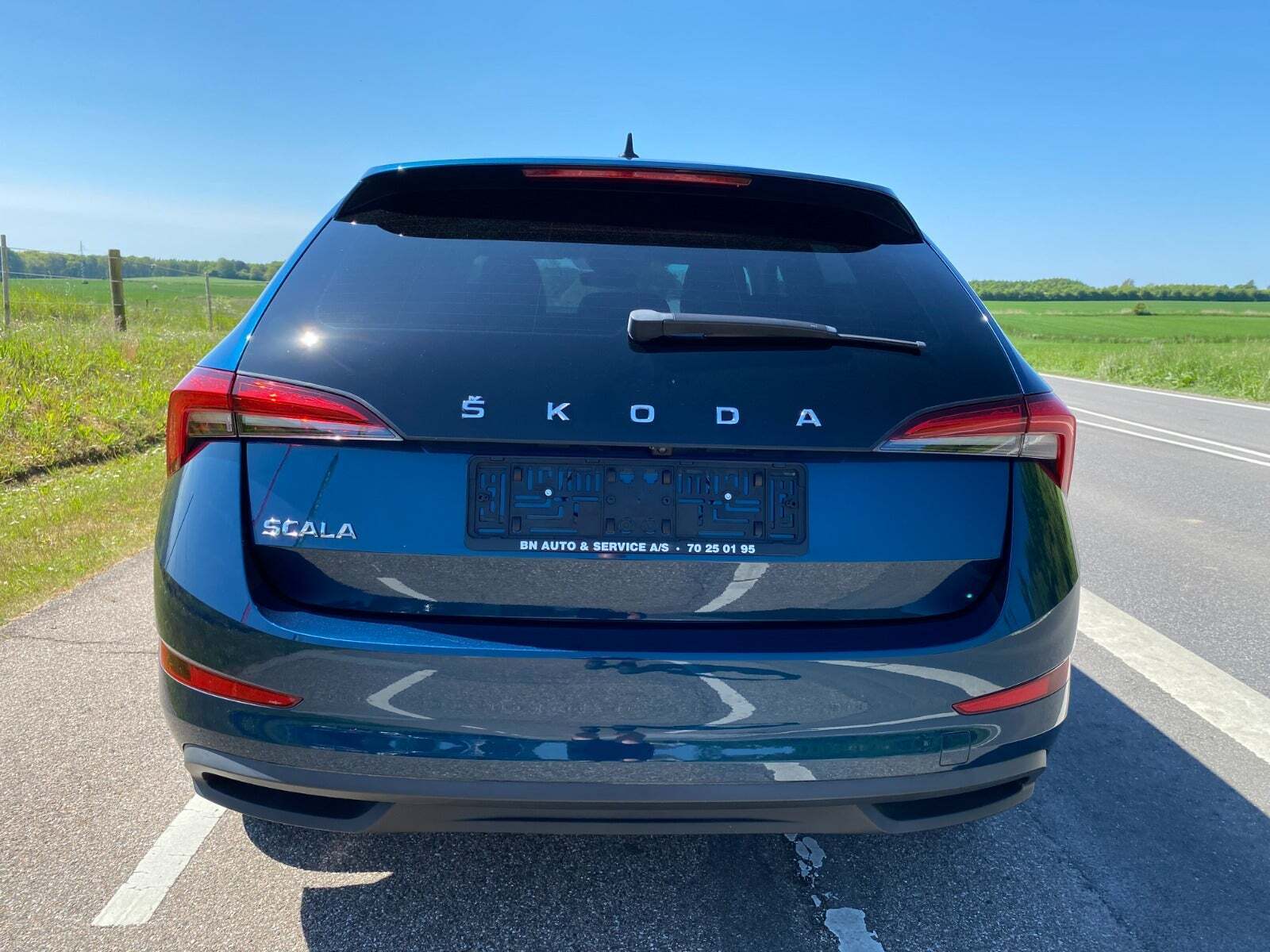 Blå Skoda Scala fra 2021 set udefra