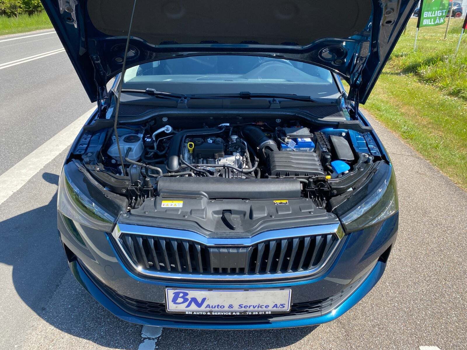 Blå Skoda Scala fra 2021 set udefra